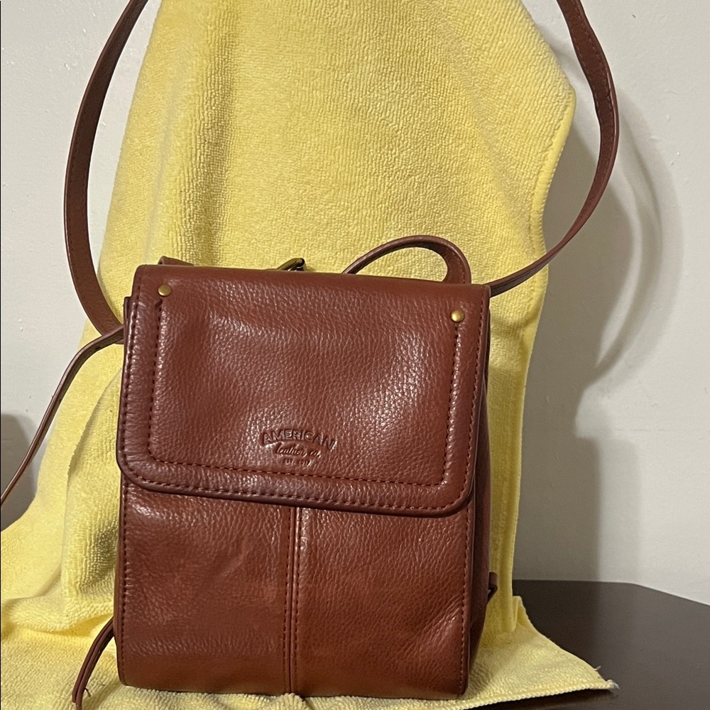 American Leather Co British Tan Leather Crossbody Bag - Picture 5 of 6